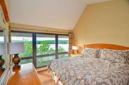 710H - Lakefront Studio Condo with Full Kitchen Free WIFI! - image 7