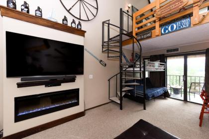 714H - Lakefront Studio Loft Condo Free WIFI! - image 1