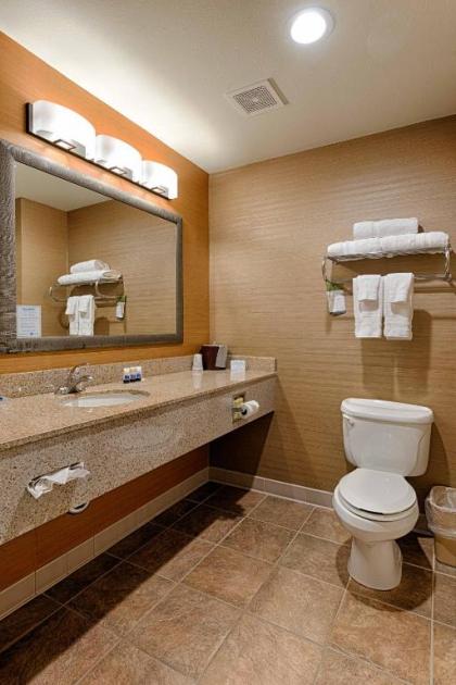 Best Western Plus Delta Inn & Suites - image 3