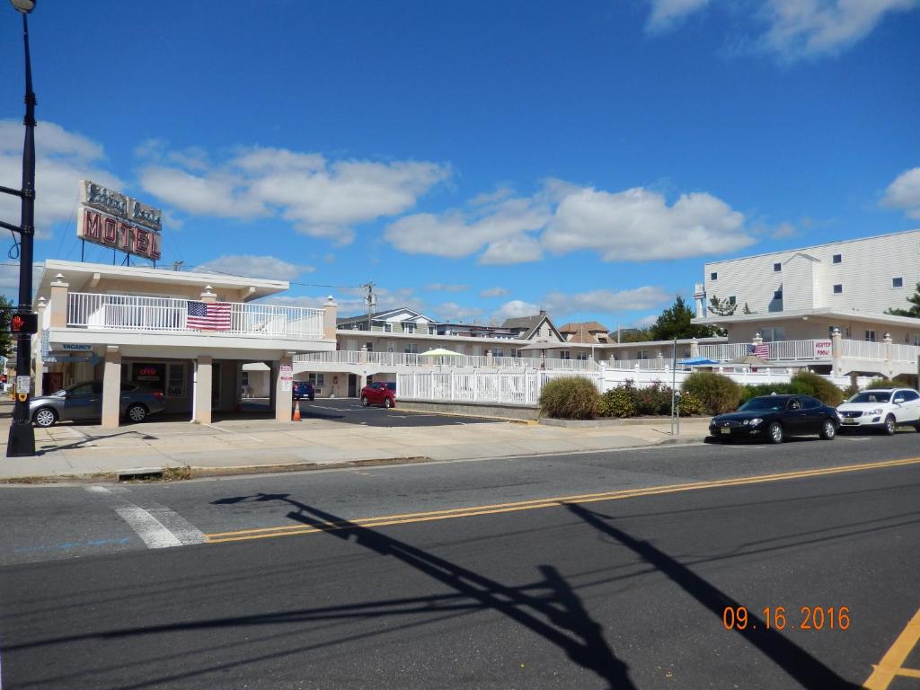 Sifting Sands Motel - main image