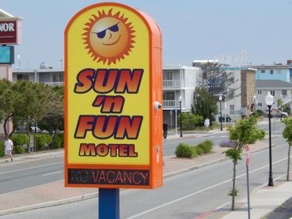 Sun 'n Fun Motel - image 3