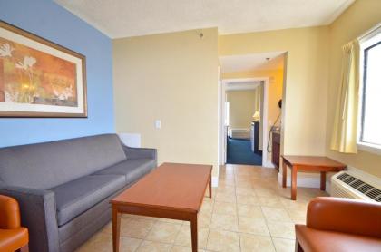 Coastal Palms Inn and Suites - image 5