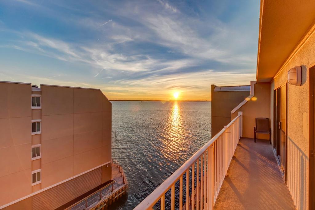 Wight Bay Condo - main image