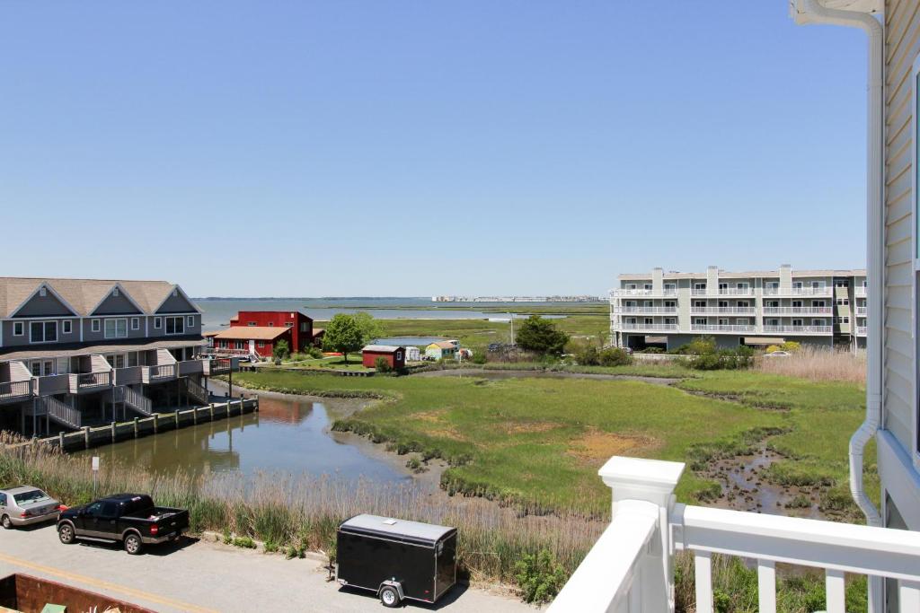 Broad Marsh Beach House II - main image