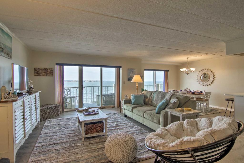 Bayfront Ocean City Condo with Pool and Walk to Boardwalk - main image