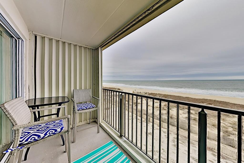 Updated Oceanfront Constellation House Condo condo - image 5