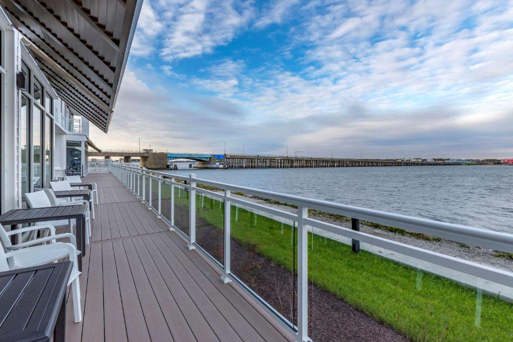 Cambria Hotel Ocean City - Bayfront - image 2