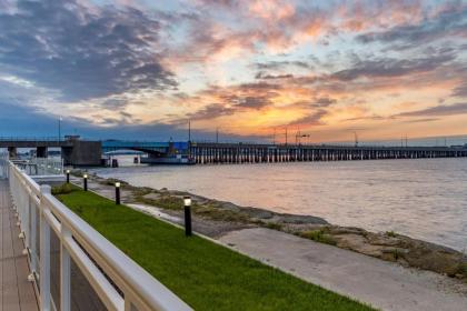 Cambria Hotel Ocean City - Bayfront - image 4