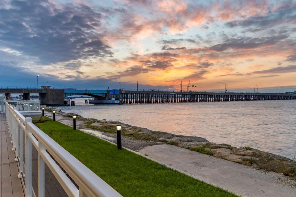 Cambria Hotel Ocean City - Bayfront - image 4