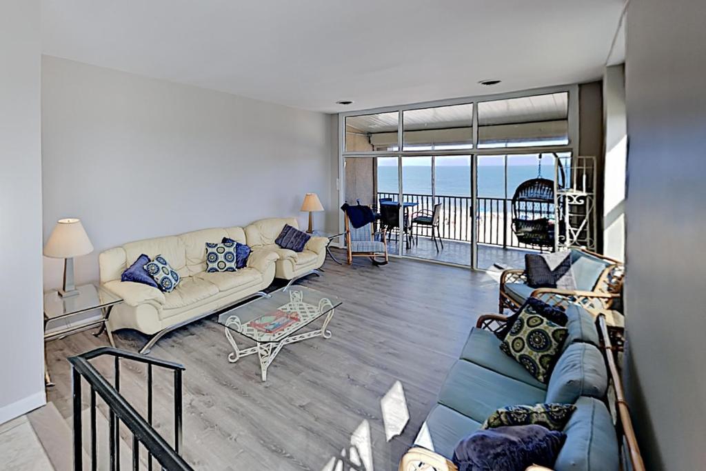 Renovated Beachfront Penthouse - Steps to Sand condo - image 5