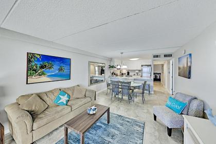 Stylish Beachfront Condo with Pool - Steps to Sand condo - image 4