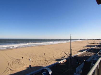 Americana Motor Inn on Boardwalk - image 3