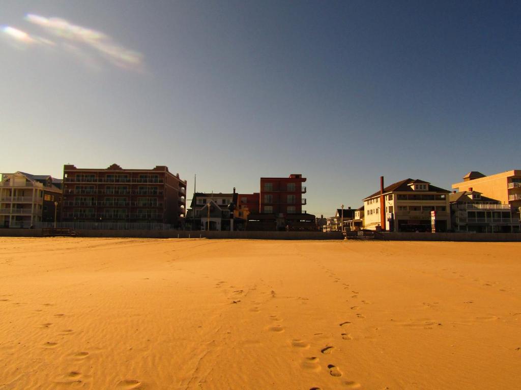 Americana Motor Inn on Boardwalk - image 4