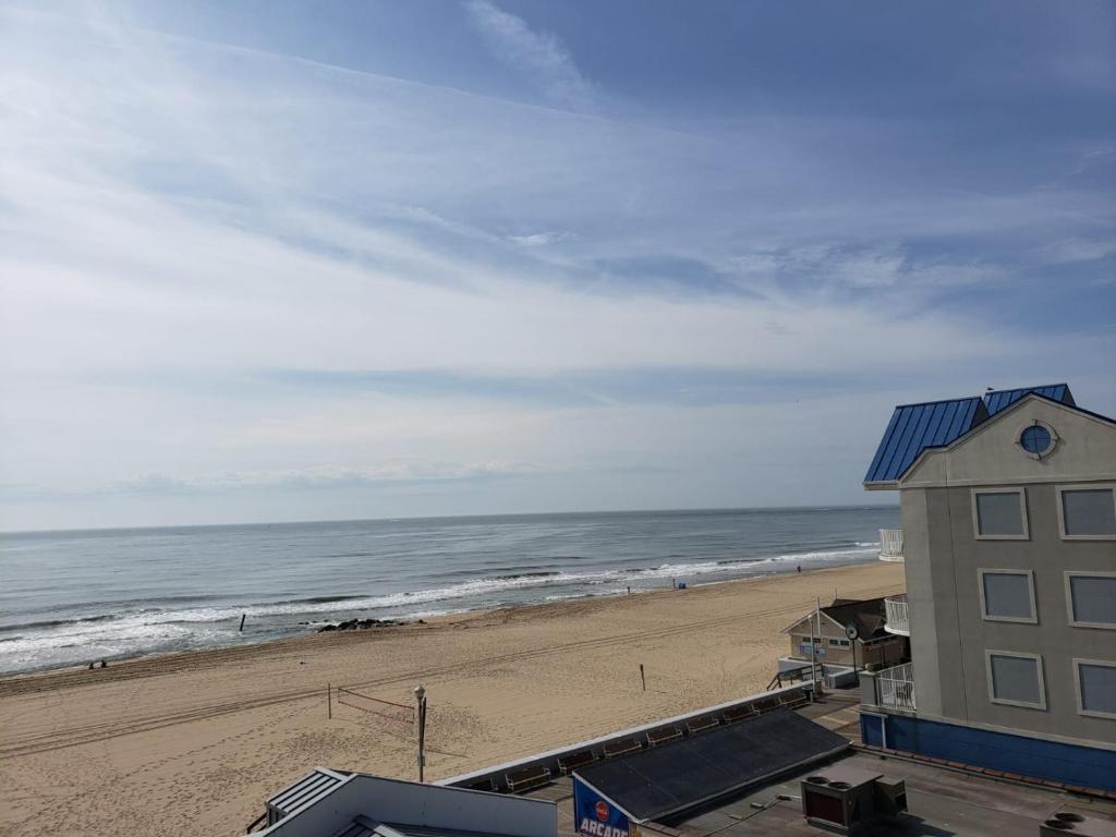 Americana Hotel Boardwalk - image 4