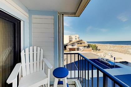 Ocean-Front Tidewater Condo - Beach Boardwalk condo - image 2