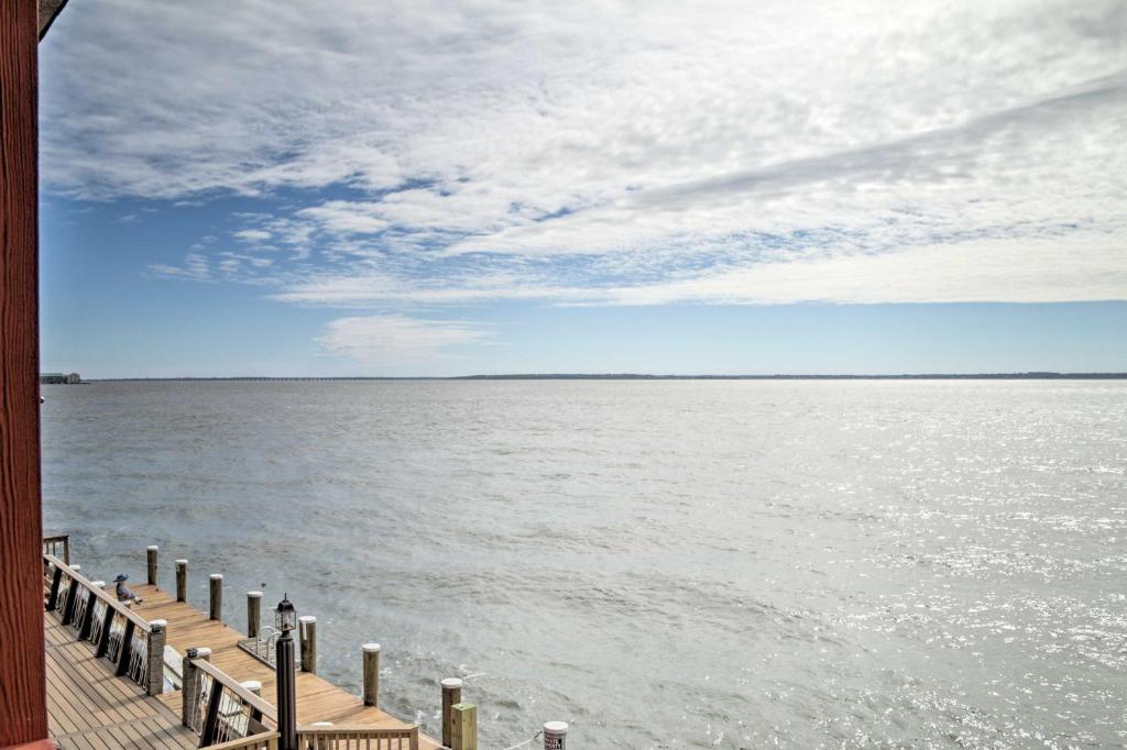 Charming Bayfront Escape with Fishing Dock and Views! - image 3