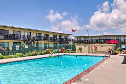 Family-Friendly Condo with Pool Walk to Beach! - image 2