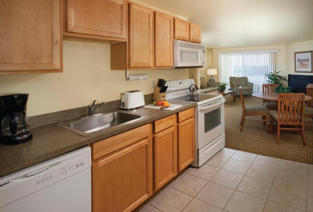 WorldMark Surfside Inn - image 4