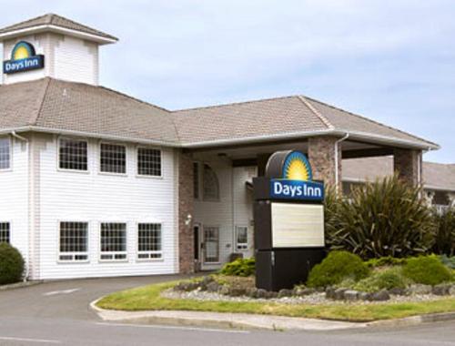 Days Inn by Wyndham Ocean Shores - image 2