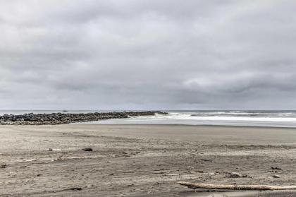 Ocean Shores Home with Hot Tub - Walk to Beach Canal - image 18