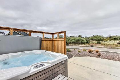 Ocean Shores Home with Hot Tub - Walk to Beach Canal - image 7