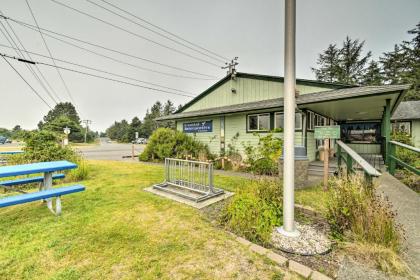 Waterfront Getaway with Private Hot Tub Grill Dock - image 10