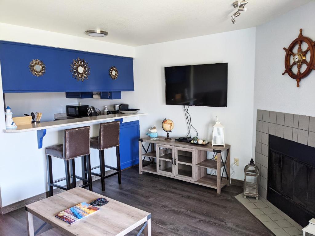 Aurora at Nautilus - Pet Friendly Oceanfront Condo - main image