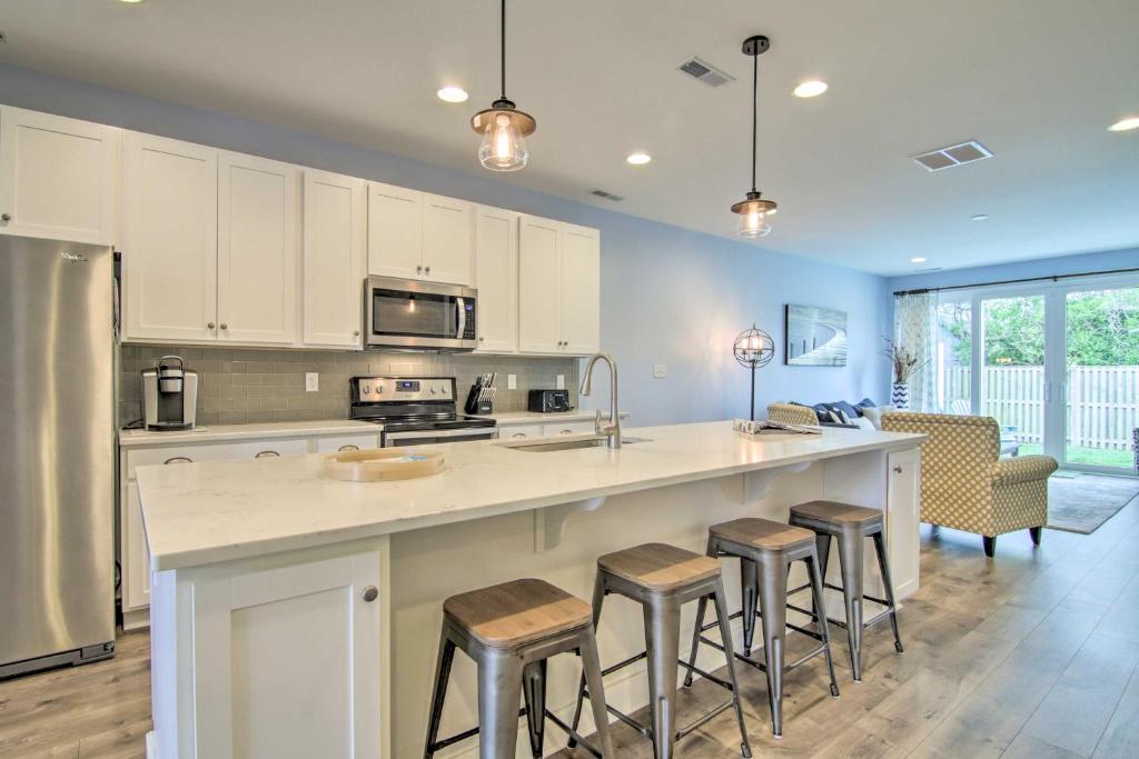 Modern Townhome with Patio 1 5 Mi to Bethany Beach! - image 5