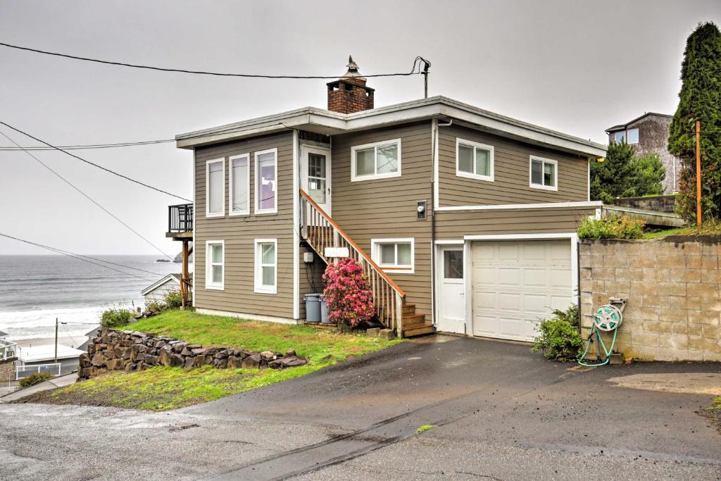 Exquisite Oceanside House with Pacific Views and Deck! - main image