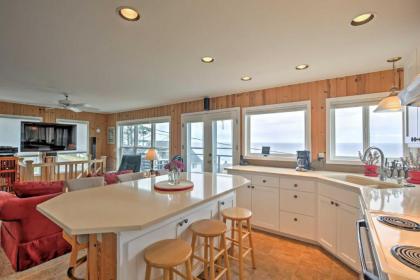 Exquisite Oceanside House with Pacific Views and Deck! - image 9