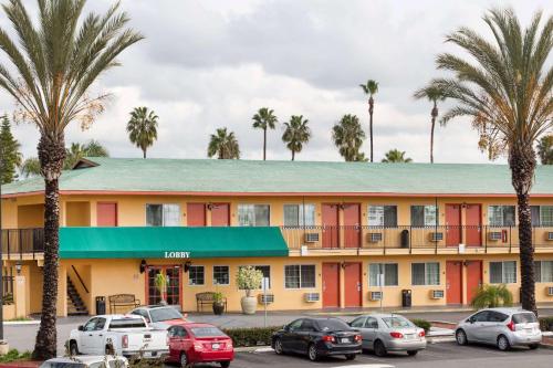 Travelodge by Wyndham Oceanside - main image