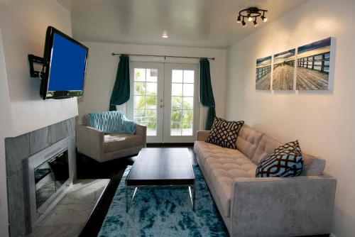 Oceanside Marina Suites - A Waterfront Hotel - image 3