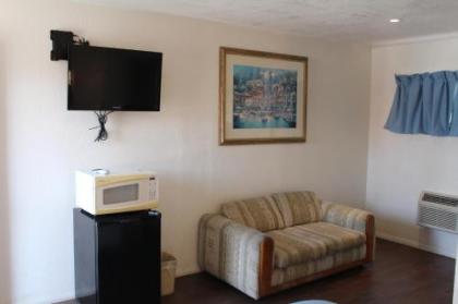 Oceanside Inn and Suites - image 3