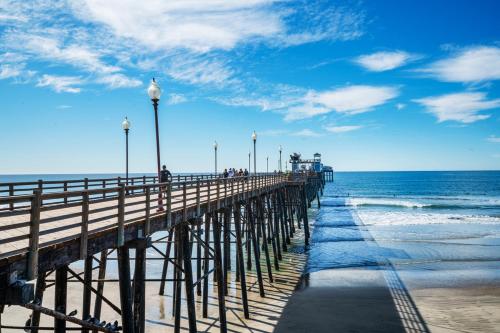 Oceanside Rocks Family Vacation Home - image 4