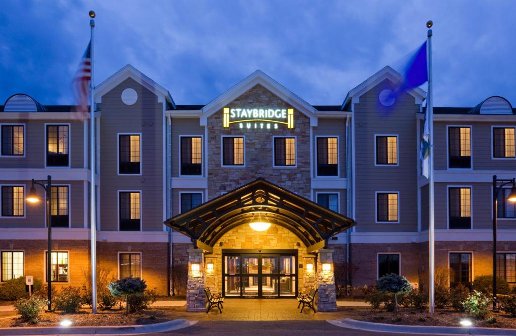 Staybridge Suites Milwaukee West-Oconomowoc an IHG Hotel - main image