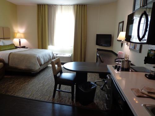 Candlewood Suites Odessa an IHG Hotel - image 3