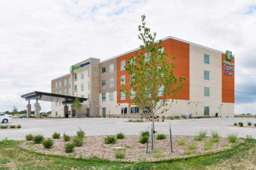 Holiday Inn Express & Suites - Ogallala an IHG Hotel - main image