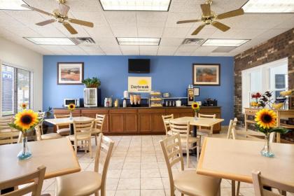 Days Inn by Wyndham Oglesby/ Starved Rock - image 2