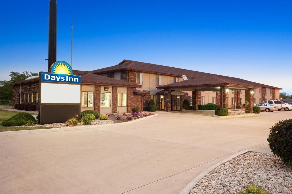 Days Inn by Wyndham Oglesby/ Starved Rock - image 5