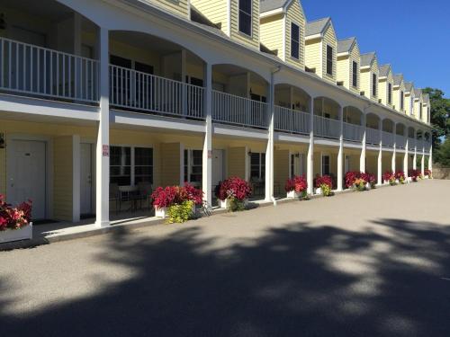 Admiral's Inn Resort - image 2