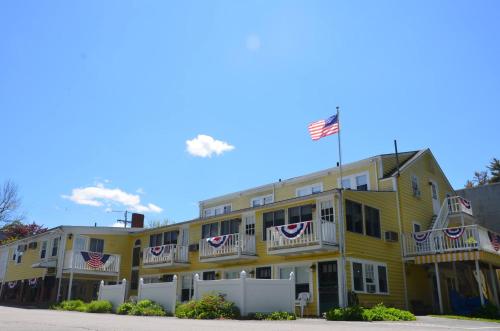 Betty Doon Hotel - main image