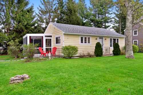 Pineapple Cottage By The Sea - main image