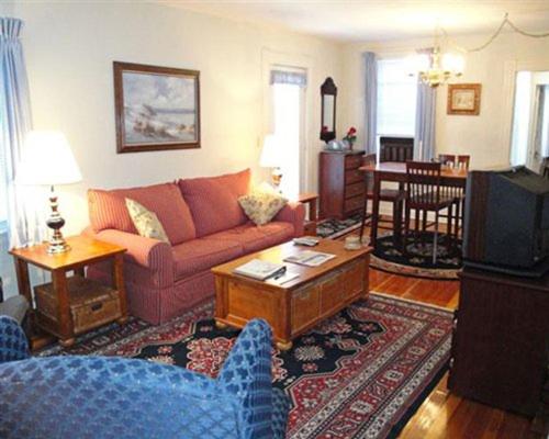 Beautiful Ogunquit Resort Condo Accommodations - image 7