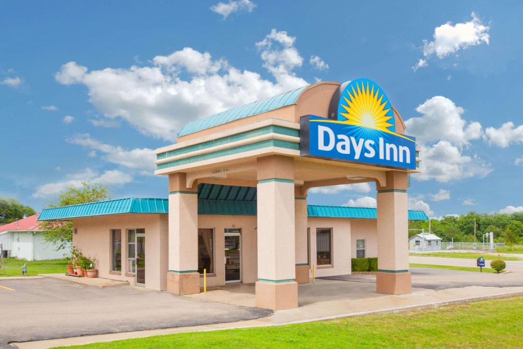 Days Inn by Wyndham Okemah - main image