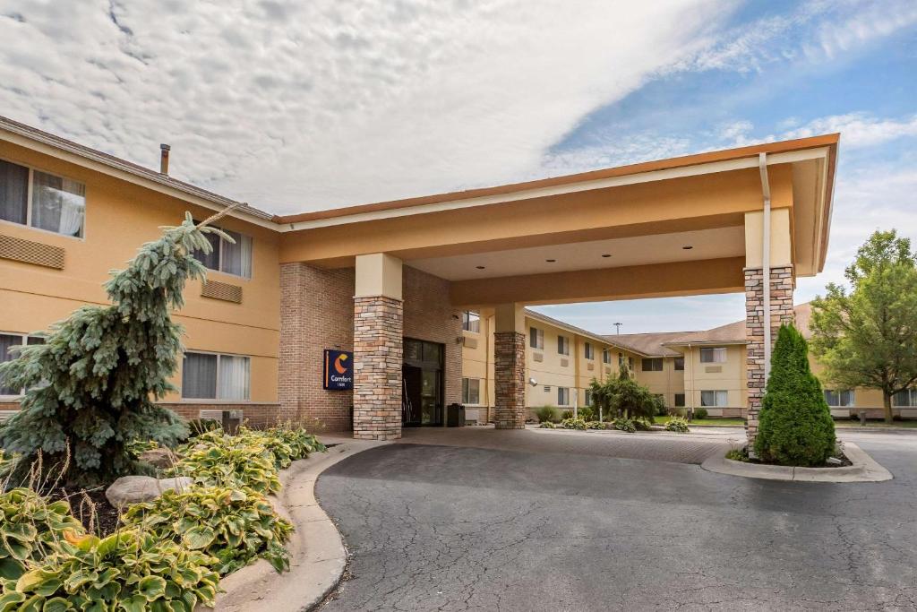 Comfort Inn Okemos - East Lansing - image 5