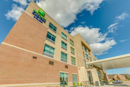 Holiday Inn Express & Suites - Okemos - University Area an IHG Hotel - image 13