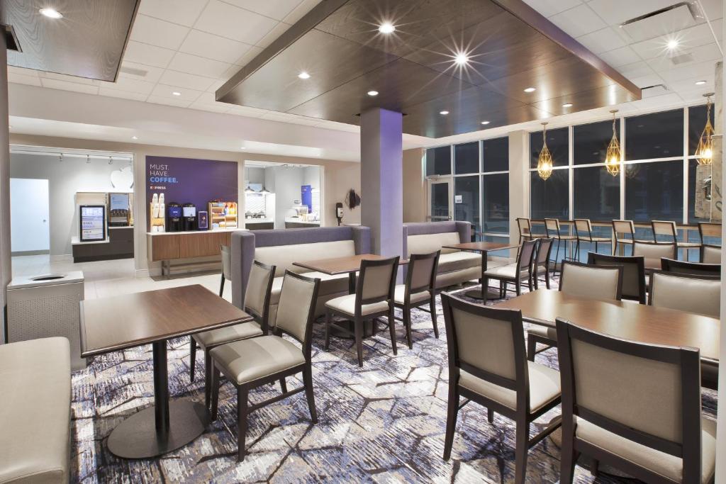 Holiday Inn Express & Suites - Okemos - University Area an IHG Hotel - image 5