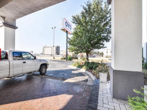 OYO Townhouse Oklahoma City Airport - image 3