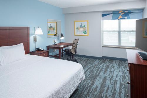 Hampton Inn & Suites Oklahoma City-Bricktown - image 2