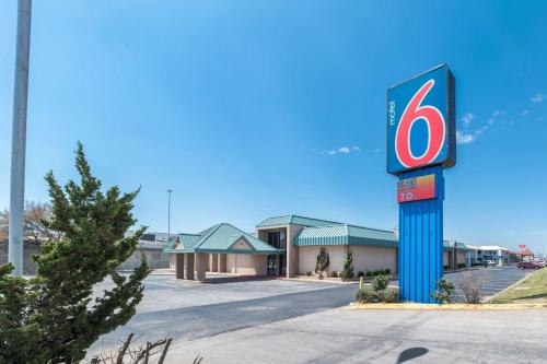 Motel 6-Oklahoma City OK - Bricktown - main image